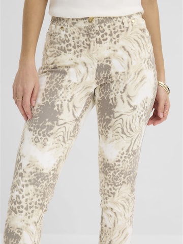 Slimfit Pantaloni di bonprix in beige