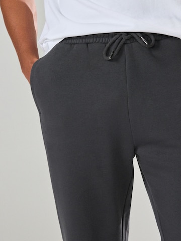 Next - Tapered Pantalón en gris