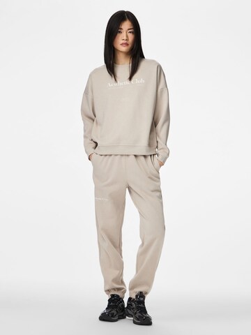 PIECES - Tapered Pantalón 'PCRISSO' en gris