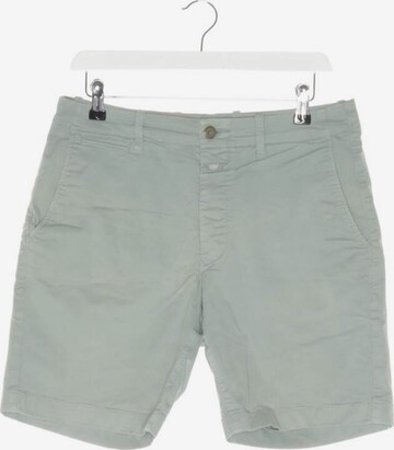 Closed Shorts in 30 in Green: front