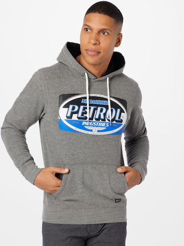 Sweat-shirt Petrol Industries en gris : devant