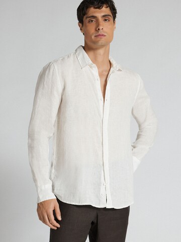 IUMAN Intimissimi Regular fit Button Up Shirt in White: front