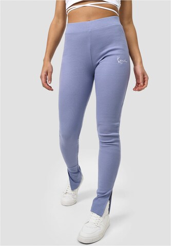 Karl Kani Skinny Legginsy w kolorze fioletowy: przód