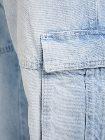 Loosefit Jeans cargo di Bershka in blu