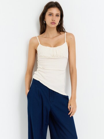 Pull&Bear Top in Beige: front
