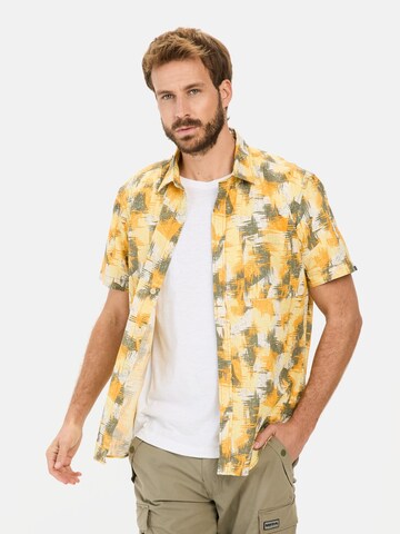 CAMEL ACTIVE Regular Fit Kurzarmhemd mit Strukturmuster in Gelb: Vorderseite