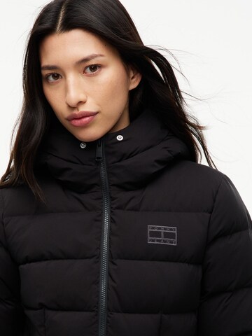 Giacca invernale di Tommy Jeans in nero