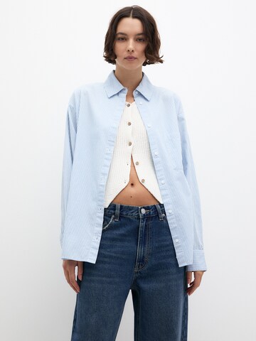 Pull&BearBluza - plava boja: prednji dio