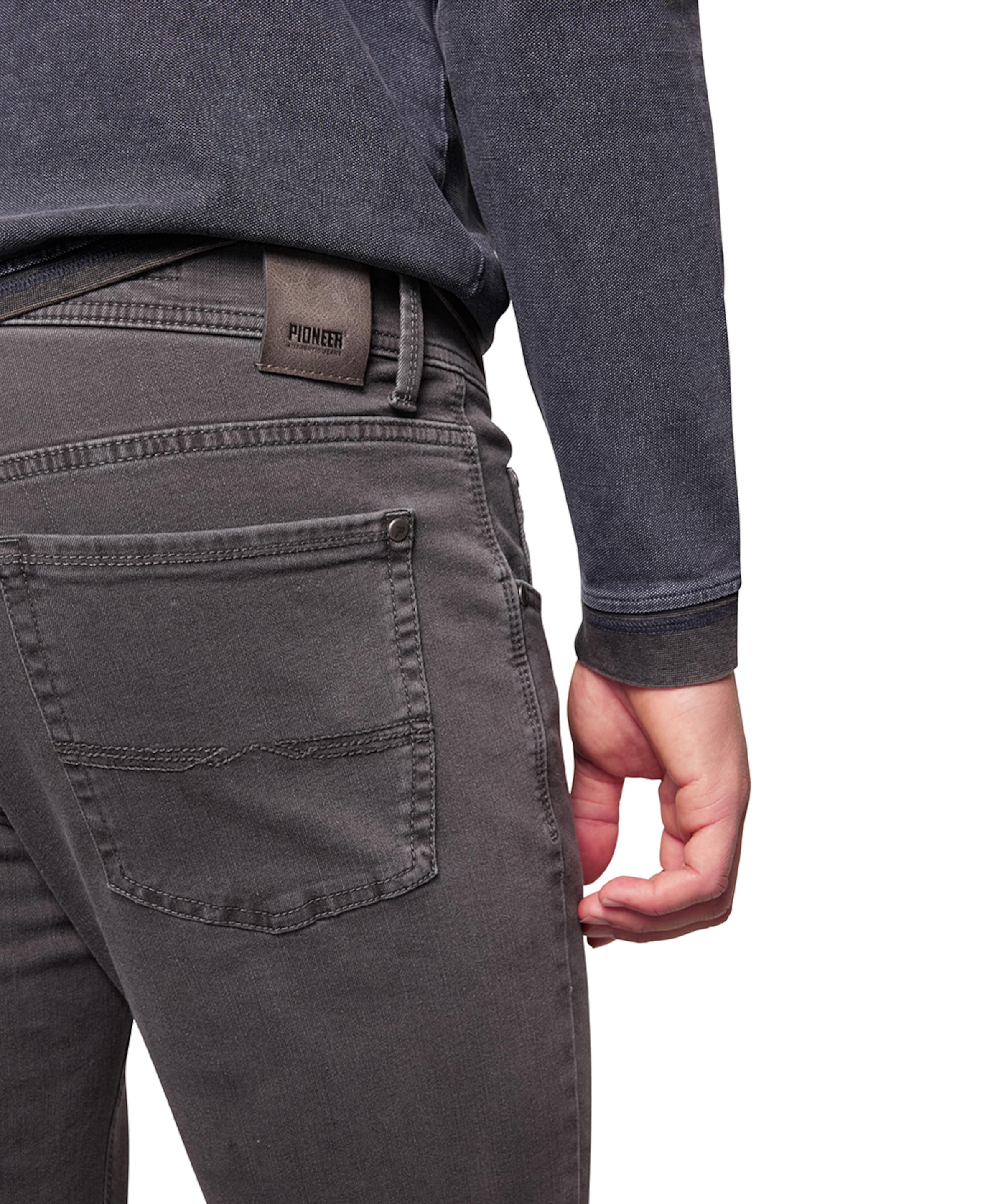 Pioneer Authentic Jeans Regular Jeans in Grey