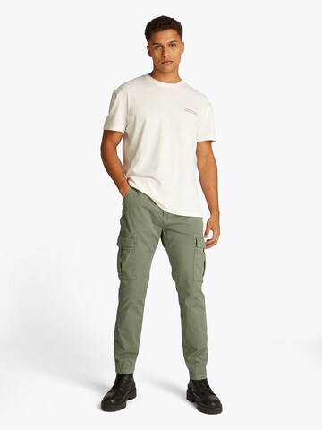 Tommy Jeans Tapered Hose 'AUSTIN' (OCS) in Grün