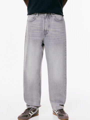 Pull&Bear Baggy Jeans in Grau: Vorderseite