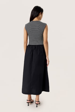 Robe 'Simone Phoebe' SOAKED IN LUXURY en noir