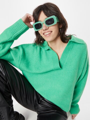 Monki Sweter w kolorze zielony