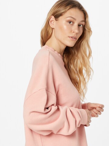 Reebok - Vestido en rosa