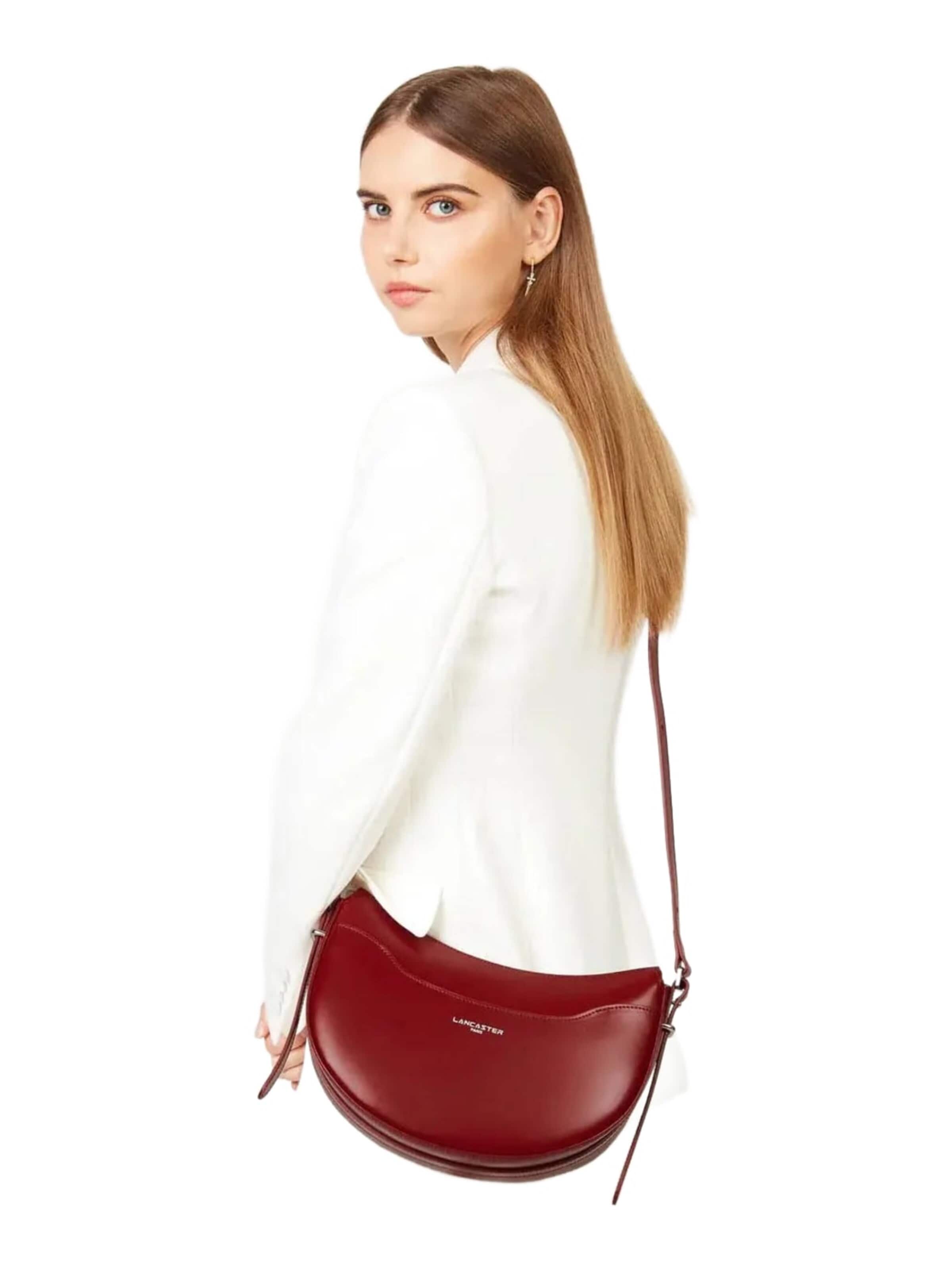 Sac bandoulière 'Lancaster Sac besace Suave Ace Carmin' LANCASTER Paris en rouge