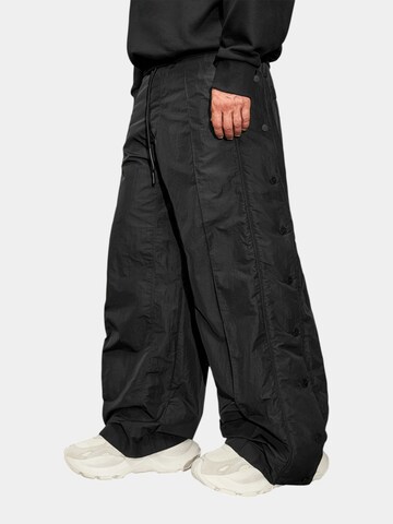 regular Pantaloni 'L’OMBRE Pants - P17825' di Made By Society in nero