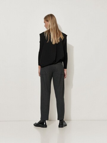 Rosner Tapered Pants 'Mara' in Grey
