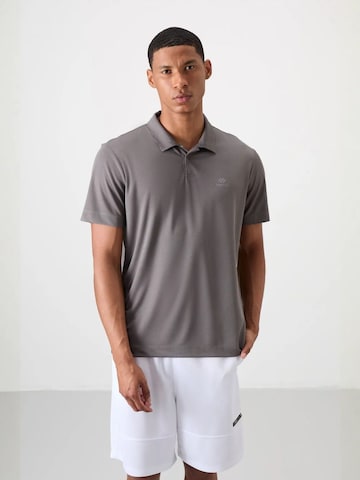 Tommy Life Shirt in Grijs: voorkant