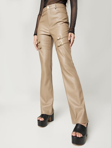 Hoermanseder x About You - regular Pantalón 'Ella' en beige: frente