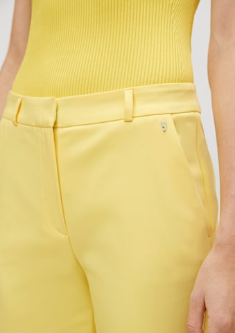 évasé Pantalon à plis COMMA en jaune