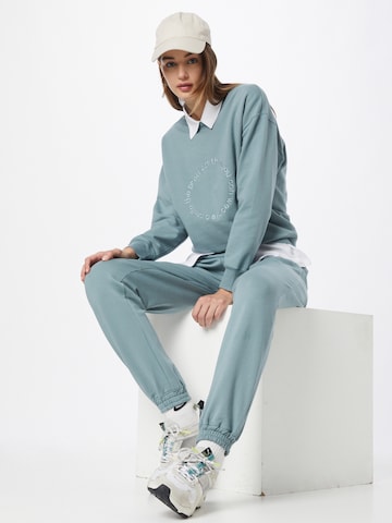 ABOUT YOU Tapered Hose 'Naomi Sweat Pants' in Grün