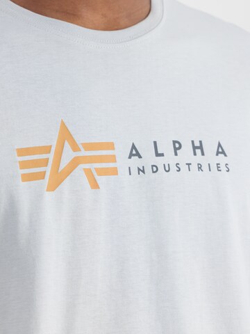 ALPHA INDUSTRIES Футболка в Серый