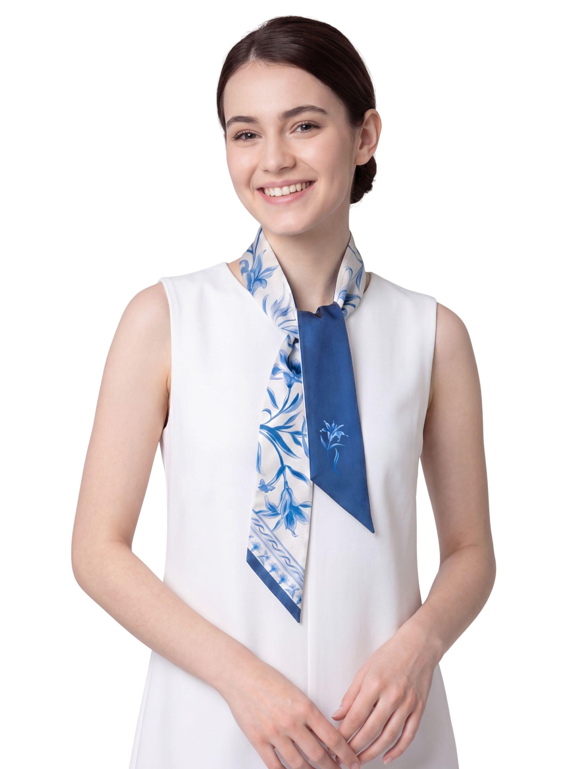 MayTree Scarf 'Seidenbandeau Twillseide beidseitig, Taglilie 7 x 116 cm' in Blue: front