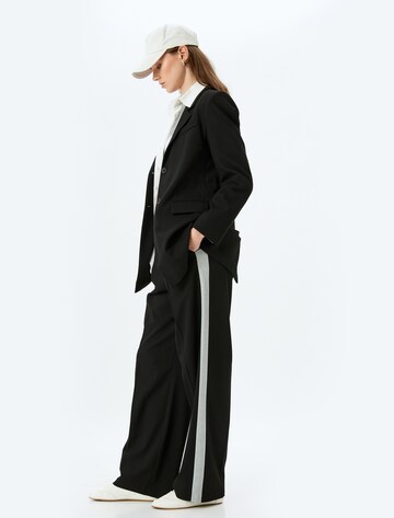 Koton Regular Pleat-Front Pants in Black