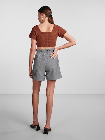 PIECES Knitted Top 'Bluma' in Brown