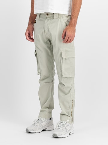 ALPHA INDUSTRIES Regular Cargobroek in Grijs