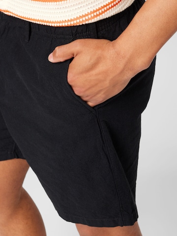 GAP Normální Chino kalhoty – černá
