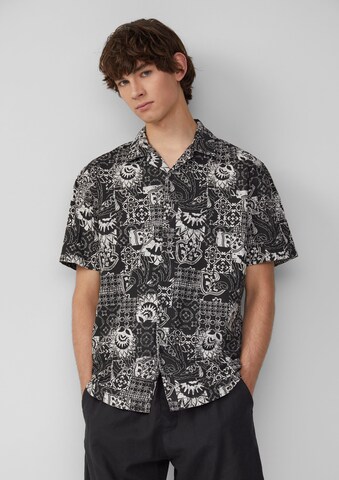 QS Regular Fit Hemd in Schwarz: Vorderseite
