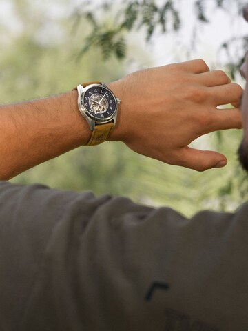 Montre à affichage analogique TIMBERLAND en beige : devant