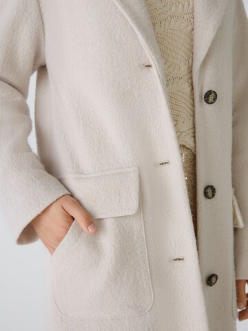 OUI Mantel in Beige