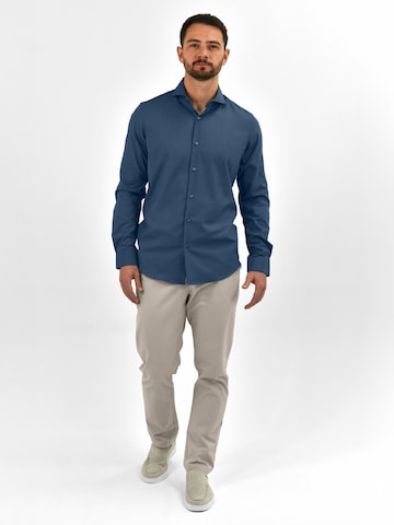 Vercate - Slim Fit Camisa clássica 'No. 28' em azul
