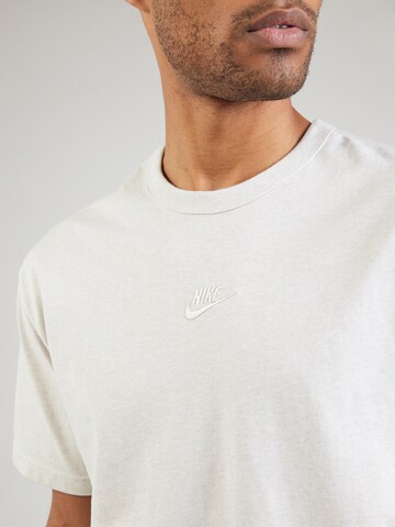 Nike Sportswear - Camiseta 'Premium Essentials' en beige