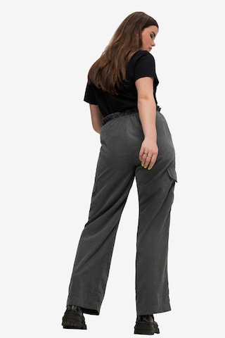 Studio Untold Bootcut Hose in Grün