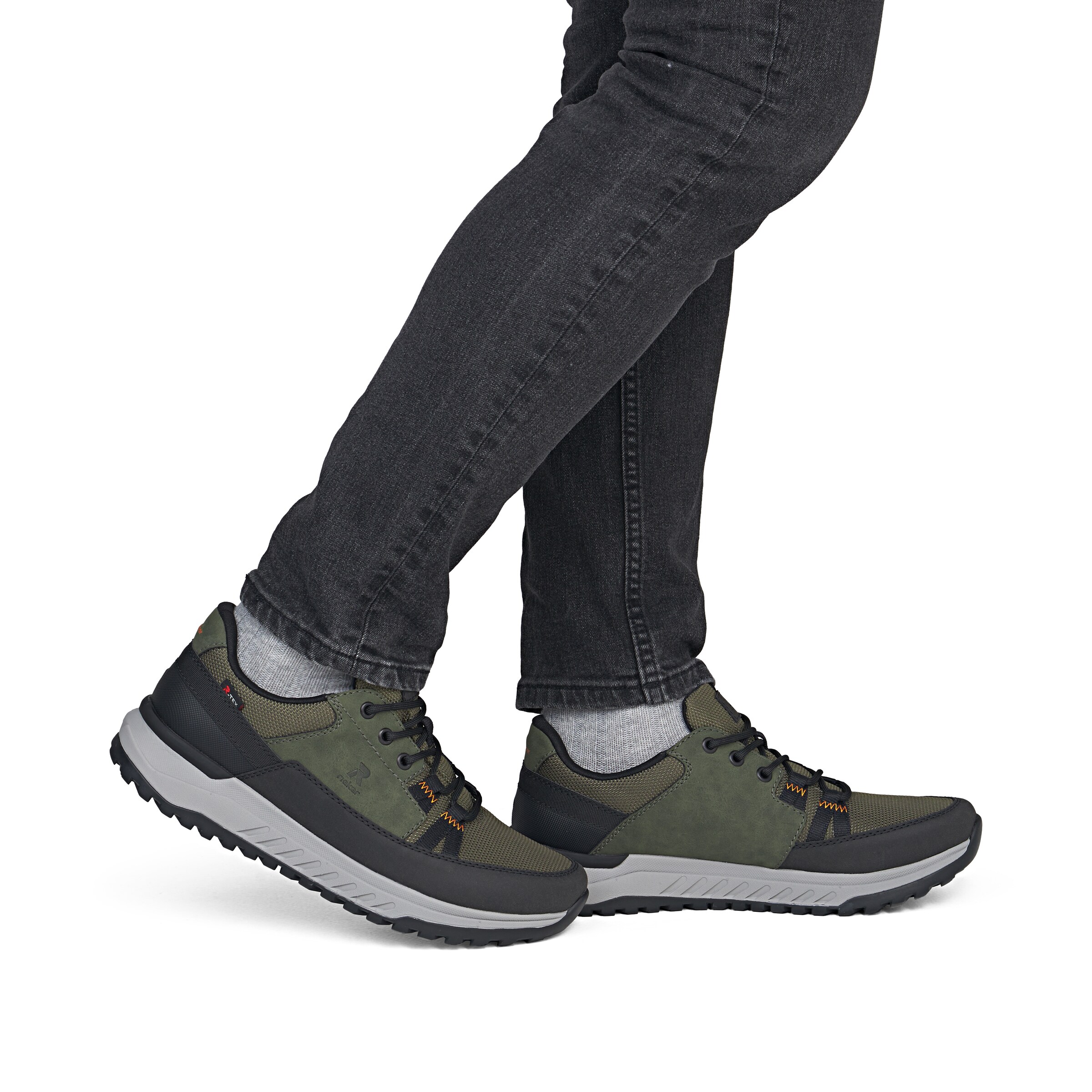 Baskets basses Rieker en vert : devant