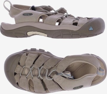 KEEN Sandalen 38,5 in Grün: predná strana