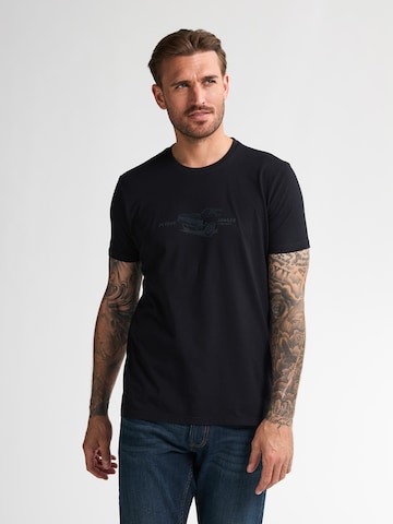 Petrol Industries T-shirt 'Devils Tower' i svart: framsida