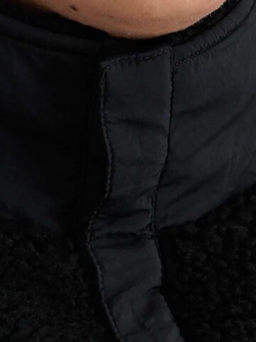 ALPHA INDUSTRIES Between-Season Jacket 'Anorak' in Black