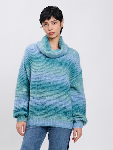 Influencer Sweter w kolorze niebieski: przód