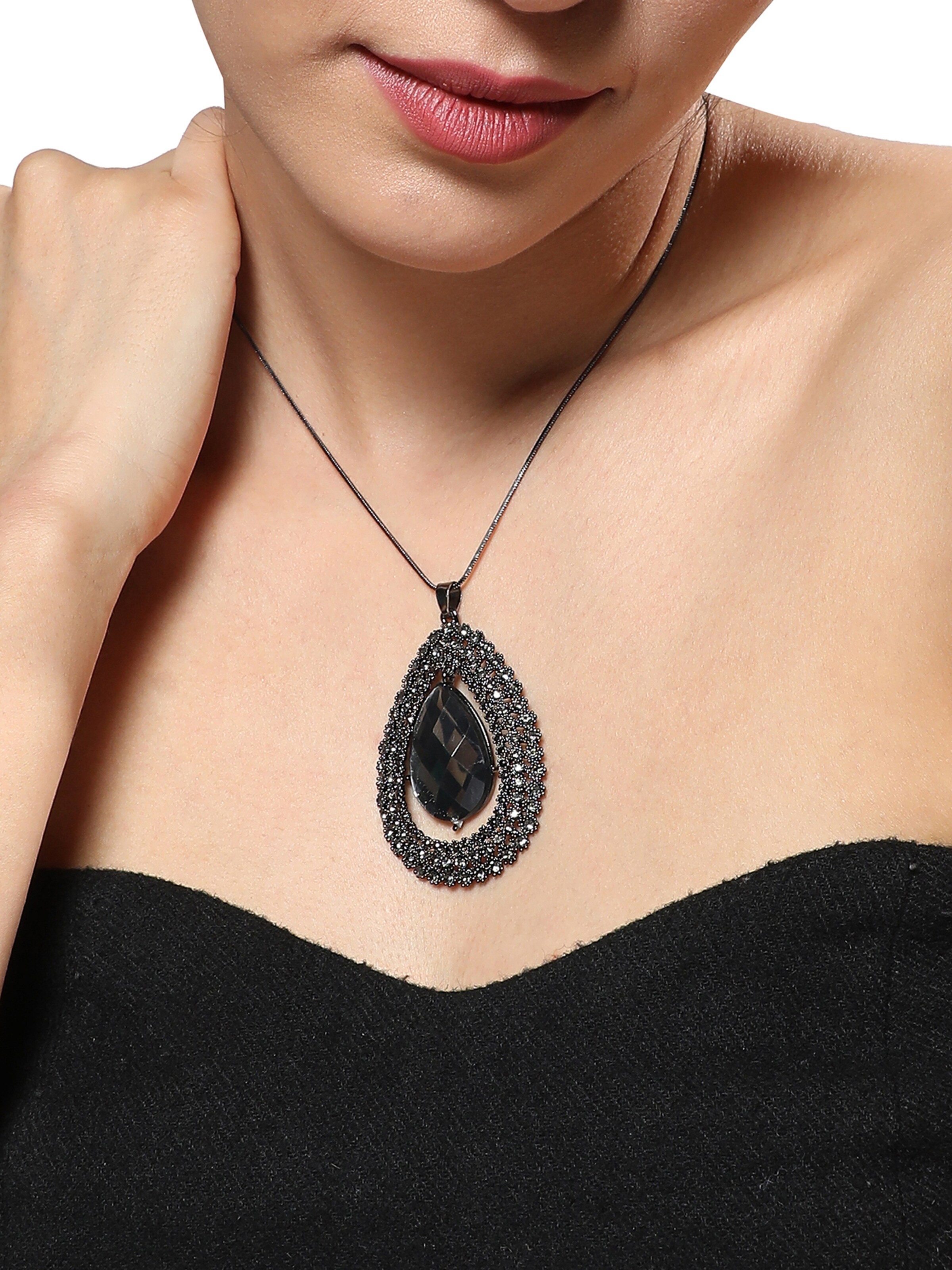 SOHI Kett, värv must: eest vaates