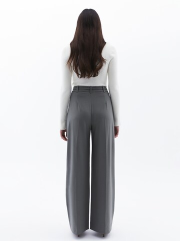 OXXO Loose fit Pleat-Front Pants in Grey