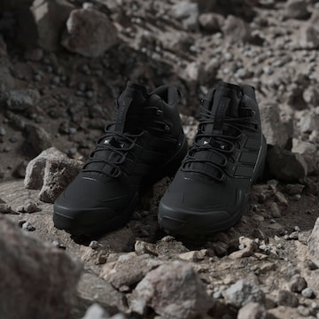 Botine 'Skychaser' de la ADIDAS TERREX pe negru