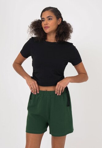FRESHLIONS Regular Shorts in Grün: Vorderseite