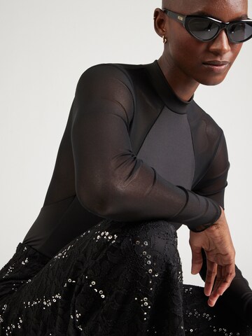 ABOUT YOU Shirt 'Cassidy' in Schwarz
