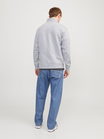 JACK & JONES Свитшот 'JJEBRADLEY' в Серый