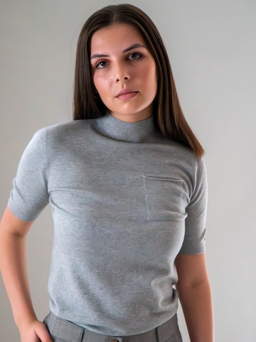 WEARABLE STORIES Pullover 'Lone' in Grau: Vorderseite