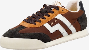 Baskets basses GANT en marron : devant